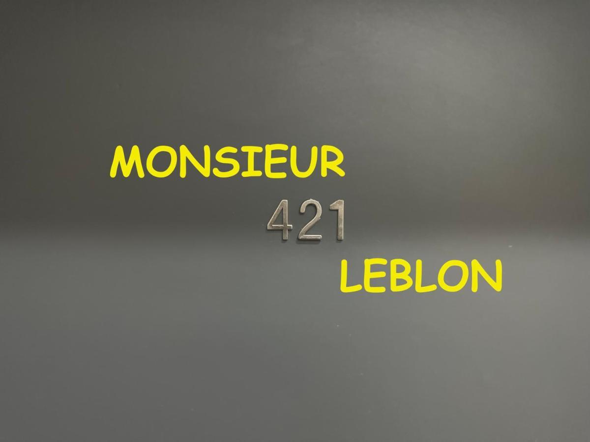 Studio's Monsieur Leblon Apartment