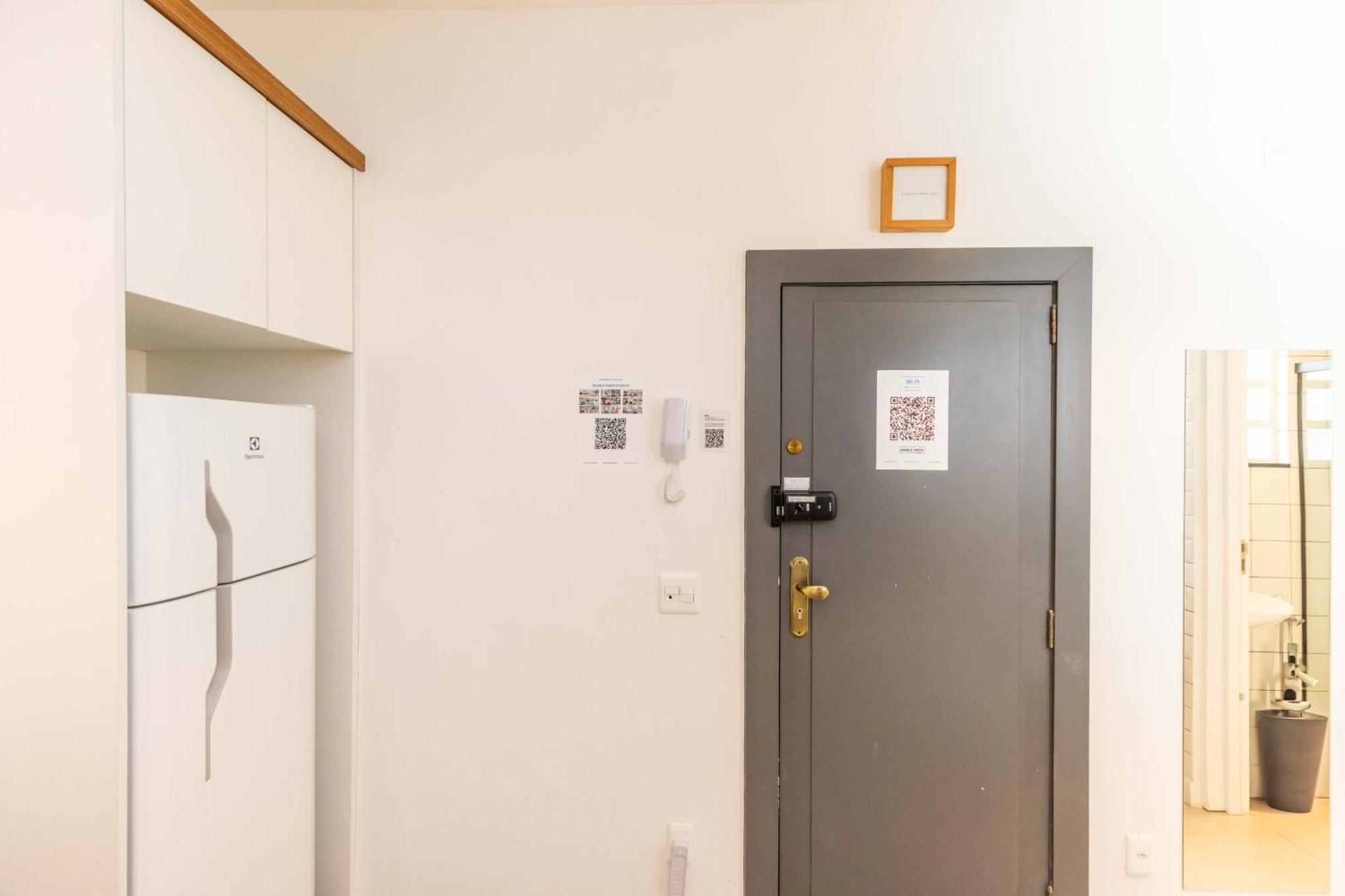 Studio's Monsieur Leblon Apartment *